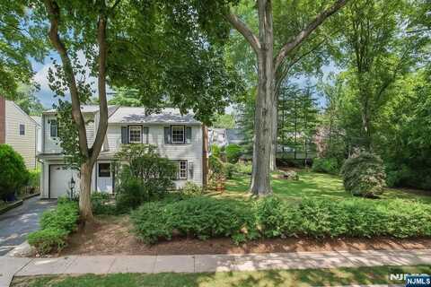 101 Dora Avenue, Waldwick, NJ 07463