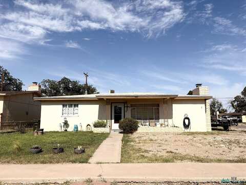 916 Valverde Street, Carlsbad, NM 88220