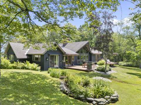 55 Crosstown Road, Dover, VT 05356