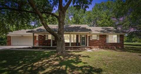 1180 W Country Club Road, Claremore, OK 74017