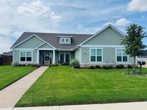 801 Secretariat Drive, Hewitt, TX 76643