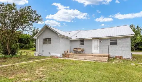 841 N Burleson Avenue, De Leon, TX 76444