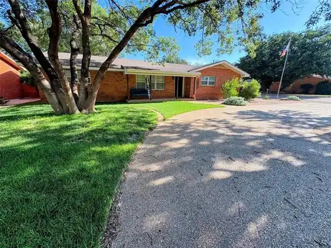 1217 E Warren Street, Brownfield, TX 79316