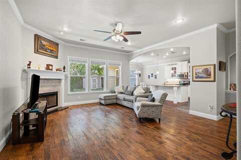 402 N Trinity Street, Decatur, TX 76234
