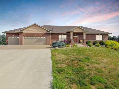 1698 Mustang Pass, Larchwood, IA 51241