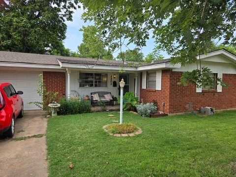 8205 NW 37th Street, Bethany, OK 73008