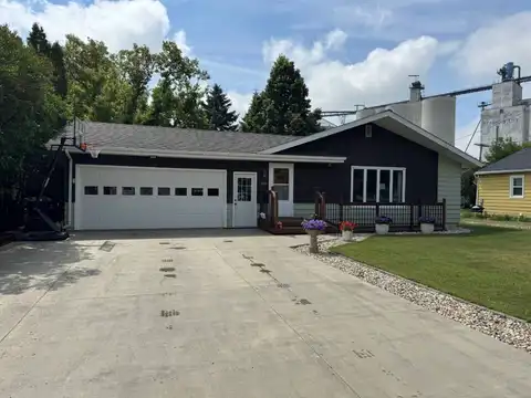 322 5th St E, Bottineau, ND 58318