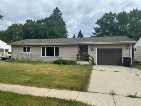 214 13th St W, Bottineau, ND 58318