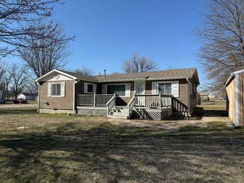 829 Walnut St, Chetopa, KS 67336