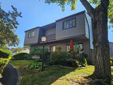 2601 Mulberry Ct, Poughkeepsie, NY 12603