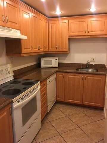411 SE 8th St, Deerfield Beach, FL 33441