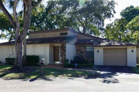 8197 Royal Palm Ct, Tamarac, FL 33321