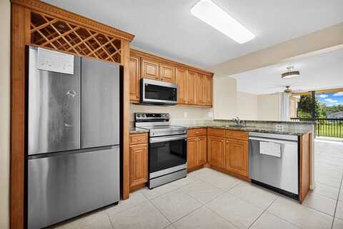 5661 Riverside Dr, Coral Springs, FL 33067