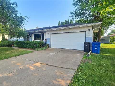 915 W LINWOOD Avenue, OSHKOSH, WI 54901