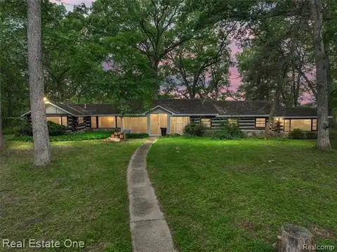 3511 Sutton Lane, Commerce Township, MI 48390