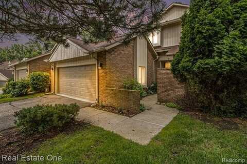 5537 Walnut Circle W, West Bloomfield, MI 48322