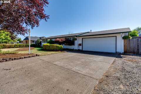 585 S 9TH ST, Harrisburg, OR 97446