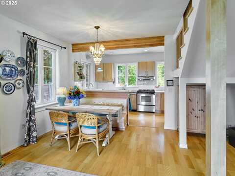 261 ROCK ST, Silverton, OR 97381