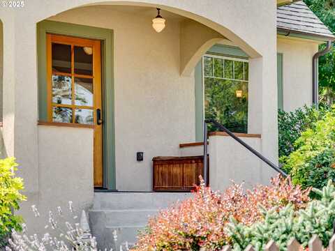 1296 13TH ST, West Linn, OR 97068