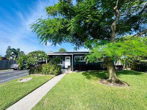1020 S 14th Court, Lantana, FL 33462