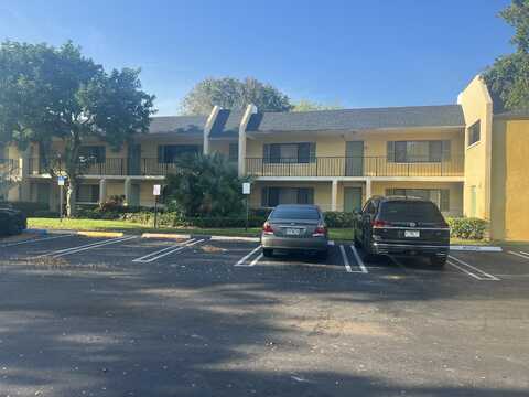 814 Meadows Circle, Boynton Beach, FL 33436