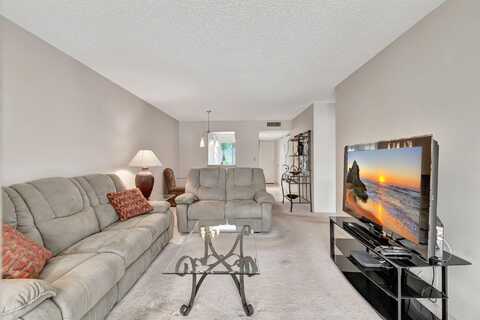 6795 Huntington Lane, Delray Beach, FL 33446