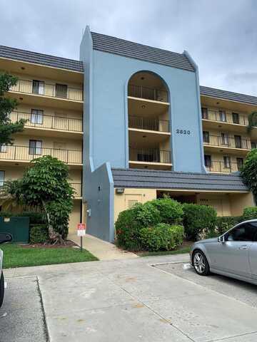 2820 Tennis Club Drive, West Palm Beach, FL 33417