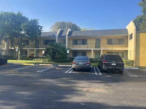 814 Meadows Circle, Boynton Beach, FL 33436