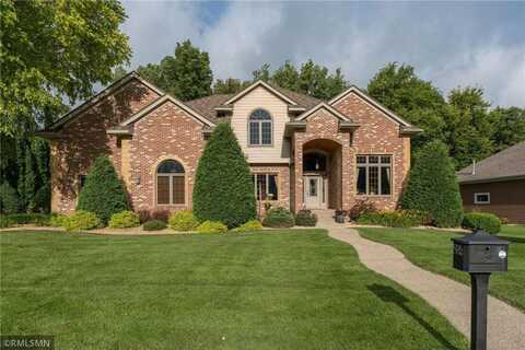 204 Woodhill Court, Mankato, MN 56001