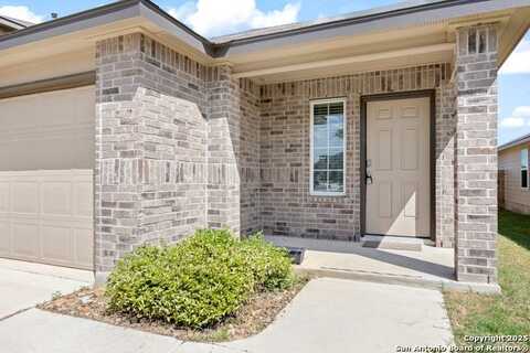137 Legendary Trail, Floresville, TX 78114