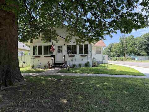 1901 Fuller St, Winfield, KS 67156