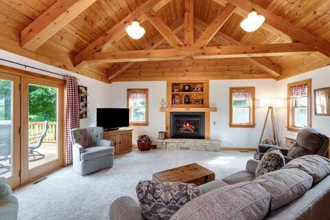 E9275 Prairie Road, North Freedom, WI 53951
