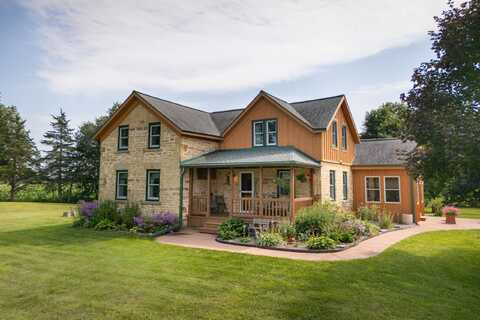 E9275 Prairie Road, North Freedom, WI 53951