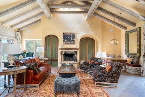 39 Yana Drive, Santa Fe, NM 87506