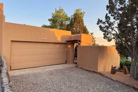 258 Loma Entrada, Santa Fe, NM 87501