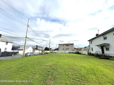 489 Willow Road W, Staten Island, NY 10314