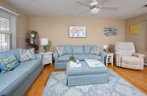 7 S Franklin Ave, Margate City, NJ 08402