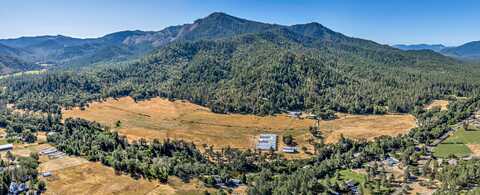 9820 E Evans Creek Road, Rogue River, OR 97537