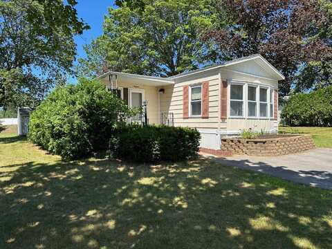 16 Farmington Drive, Dover, NH 03820