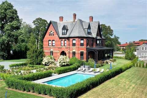 30 Red Cross Avenue, Newport, RI 02840