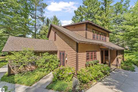 5225 S Faculty Row, Glen Arbor, MI 49636