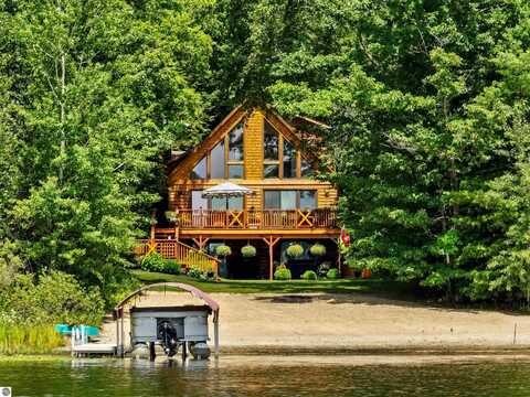 9346 Point Lookout Drive, Cadillac, MI 49601
