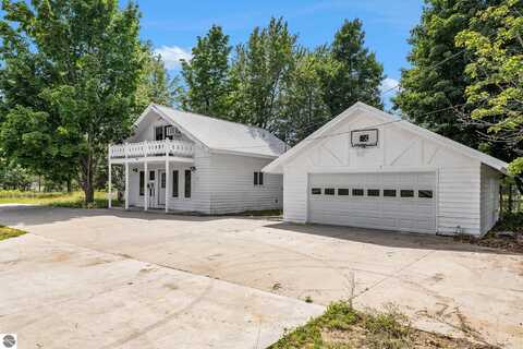 1531 W Kalkaska Road, Kalkaska, MI 49646