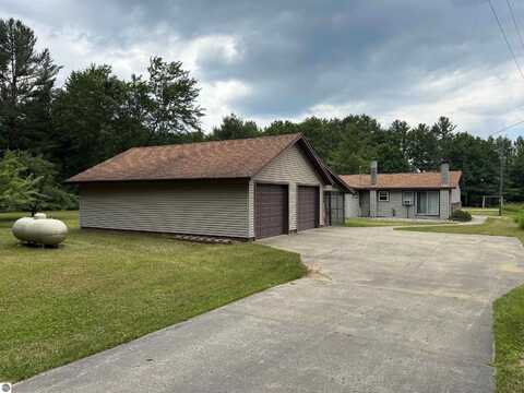4910 Deerfield Drive, Kalkaska, MI 49646