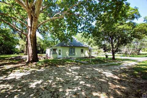247 SE Croco RD, Topeka, KS 66607