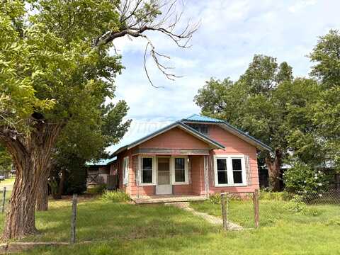 808 S Cornell Avenue, Fritch, TX 79036