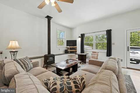 2266 BEAVER DAM ROAD, MIDLAND, VA 22728