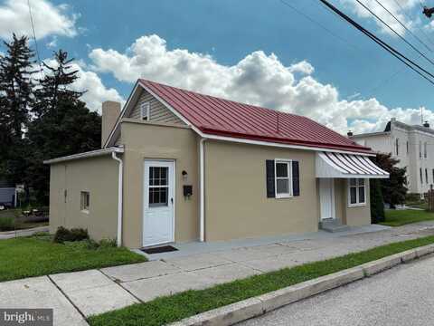 220 S 3RD AVENUE, ROYERSFORD, PA 19468