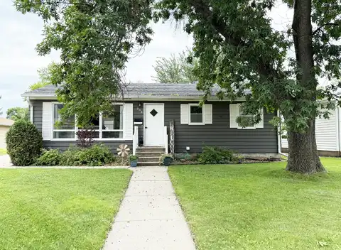 908 NE 10th Avenue, Aberdeen, SD 57401