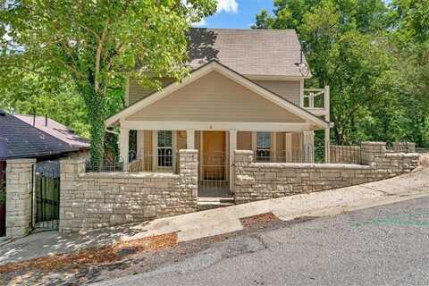 4 Douglas ST, Eureka Springs, AR 72632